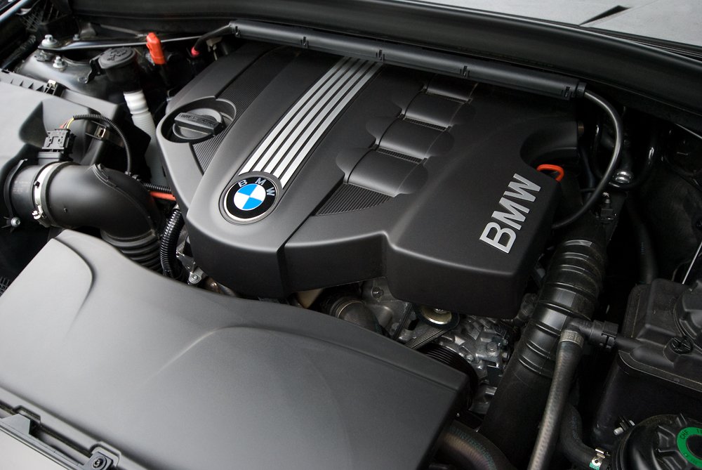 Illustration of BMW N47 swirl flap failure and engine damage