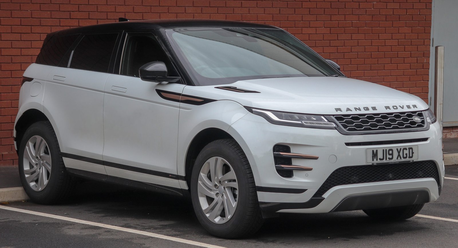 Range Rover Evoque Ingenium engine with highlighted problem areas